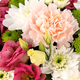 Doux Sentiments - Panier de fleurs pastel et fraîches

