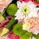 Doux Sentiments - Panier de fleurs pastel et fraîches

