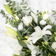 Memory - Gerbe de deuil blanche avec lys et roses