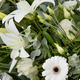 Memory - Gerbe de deuil blanche avec lys et roses