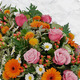 Compassio - Gerbe piquée de deuil en rose, orange et blanc