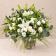 Bouquet de deuil Paradis blanc composé de lys blancs, roses blanches et feuillage vert