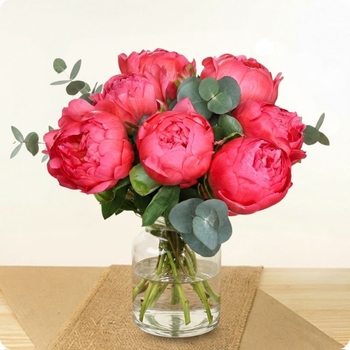 Votre bouquet est préparé avec attention, selon vos souhaits, en respectant le style, les couleurs et les fleurs principales que vous avez choisies.