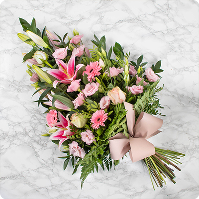 Saphir – Gerbe à main de deuil tons roses