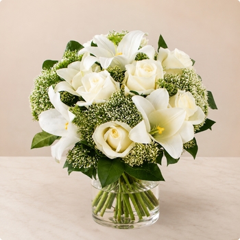 Sincères condoléances, bouquet rond en lys et roses blanches